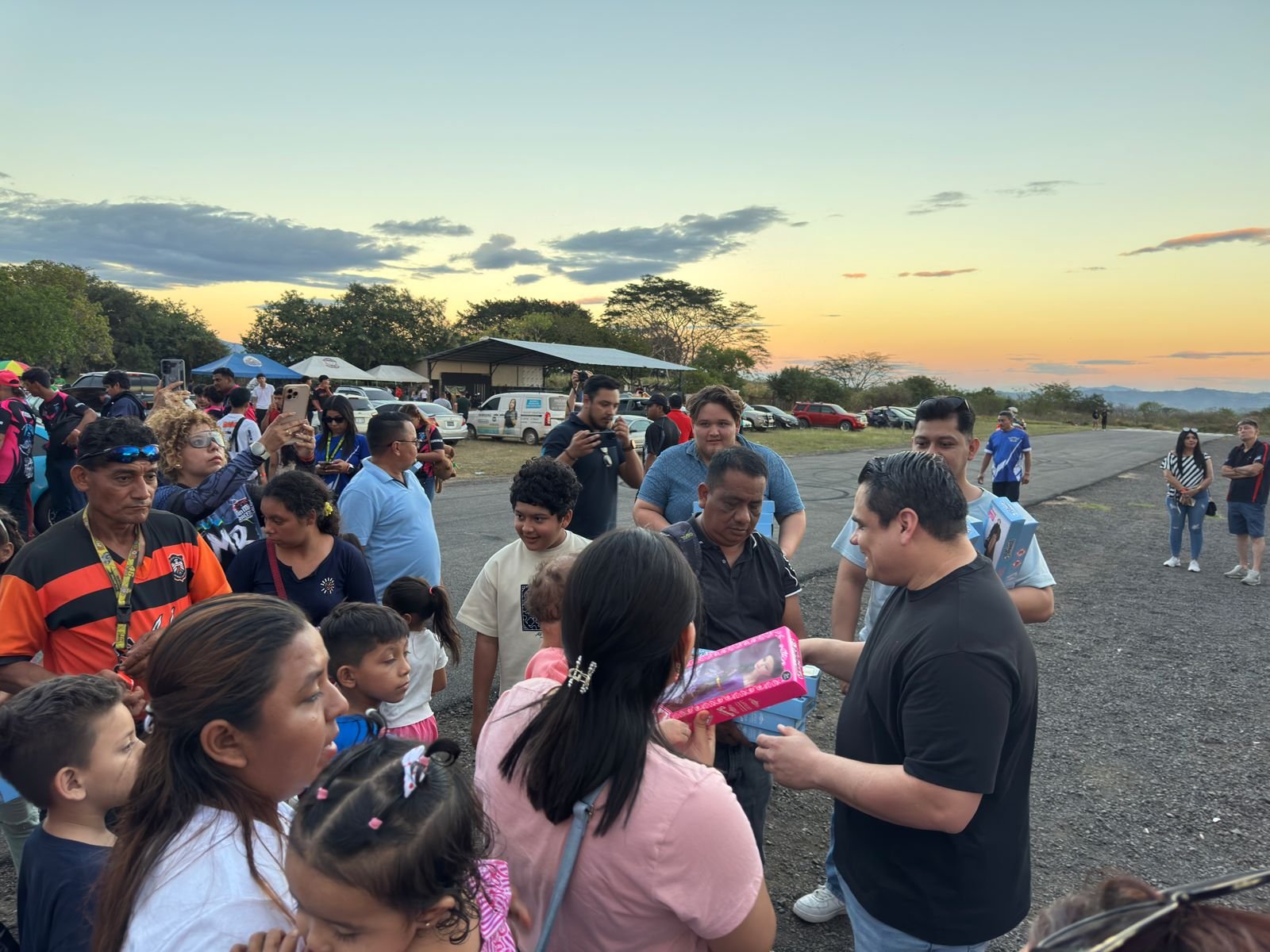 Entrega de juguetes llena de alegría a la niñez de San Miguel