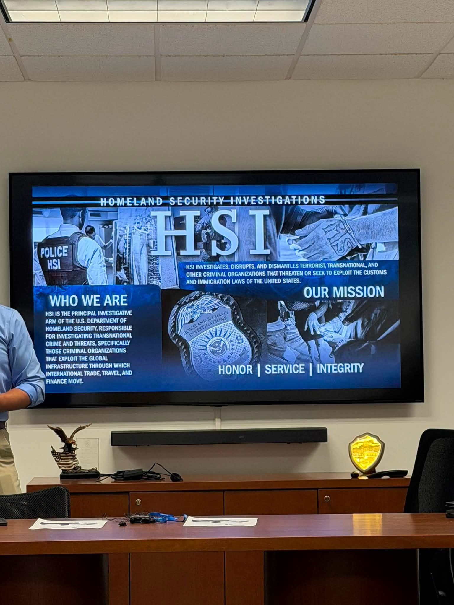 Caleb Navarro participa en reuniones con el Vermont Intelligence Center y Homeland Security Investigations durante el IVLP 2026 en Estados Unidos.