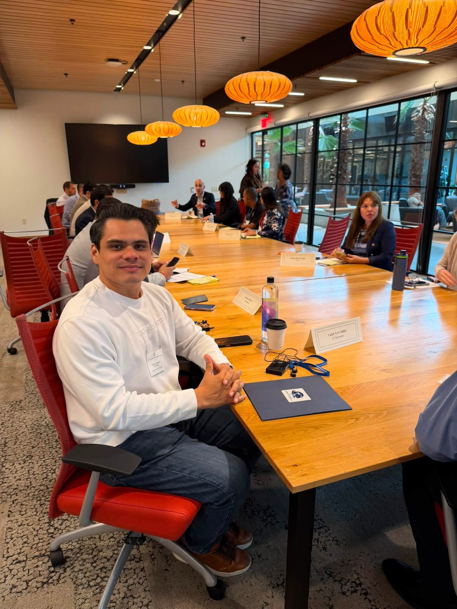 Caleb Navarro participa en reuniones con el Vermont Intelligence Center y Homeland Security Investigations durante el IVLP 2026 en Estados Unidos.