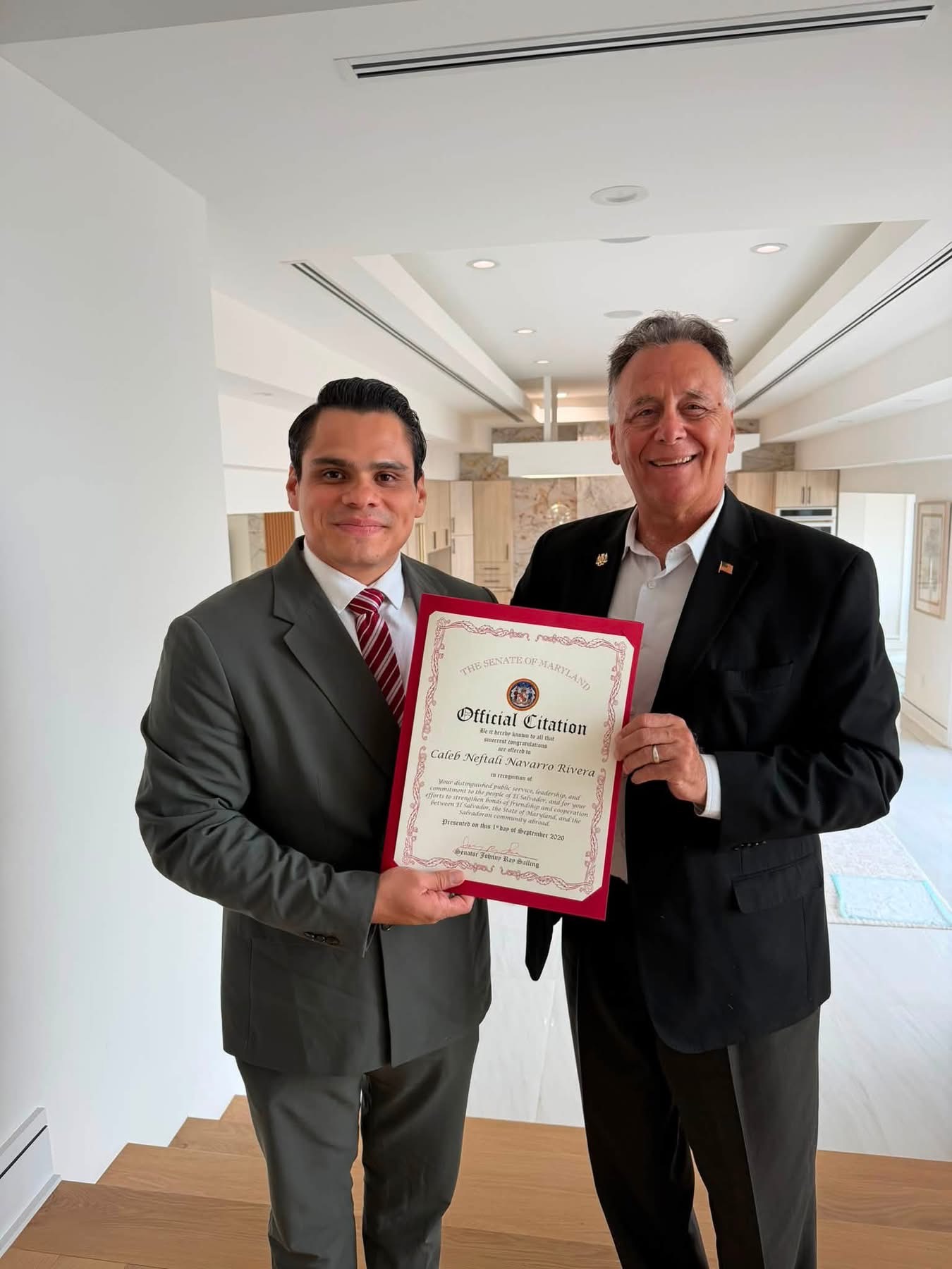 Caleb Navarro recibe reconocimiento del Senado del Estado de Maryland por su servicio público y por fortalecer los lazos entre El Salvador y Maryland